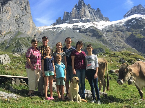 Familie Zurfluh auf der Alp Hobiel